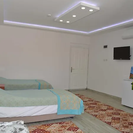 Julia Gordos Aparthotel *